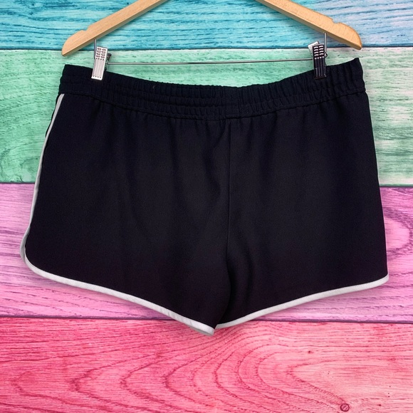 🖤BANANA REPUBLIC black and white sporty classy shorts - Picture 8 of 10